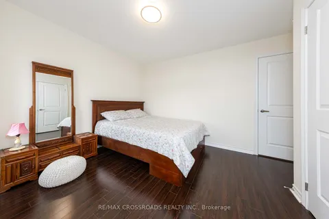 9 Temple Avenue, East Gwillimbury, ON L9N 0P2