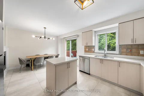 11 Alberta Drive, Vaughan, ON L4K 4X4