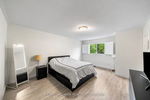 11 Alberta Drive, Vaughan, ON L4K 4X4