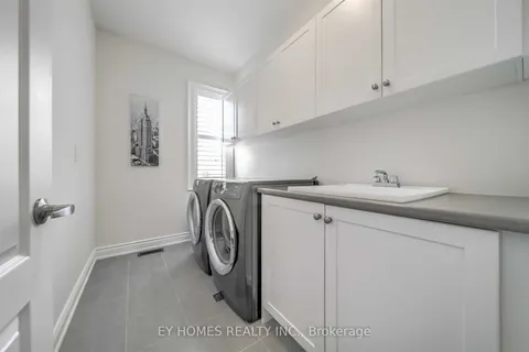 94 Giardina Crescent, Richmond Hill, ON L4B 0G2