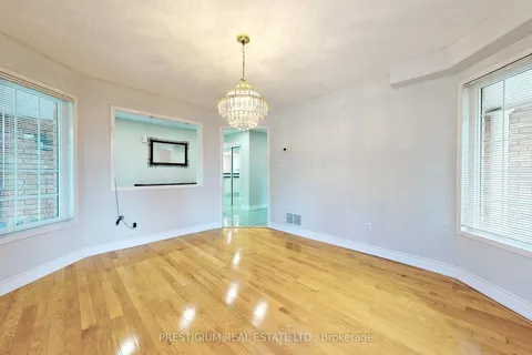 31 Meadowgrass Crescent, Markham, ON L3S 4B2