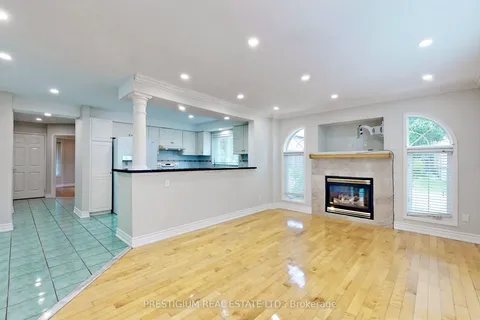 31 Meadowgrass Crescent, Markham, ON L3S 4B2