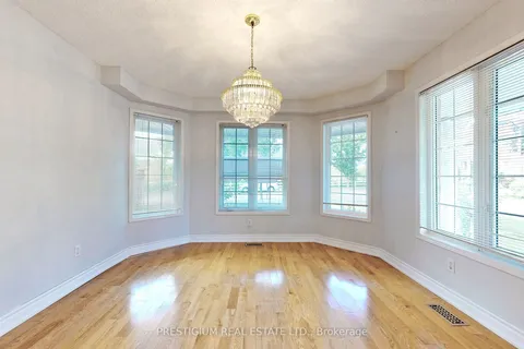 31 Meadowgrass Crescent, Markham, ON L3S 4B2