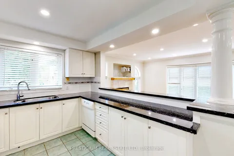 31 Meadowgrass Crescent, Markham, ON L3S 4B2