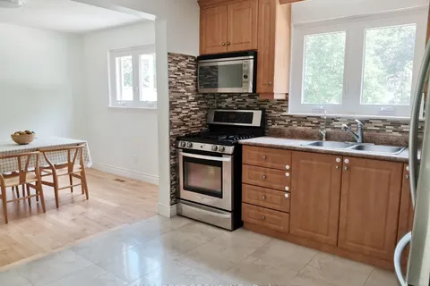 25 Penwick Crescent, Richmond Hill, ON L4C 5B3
