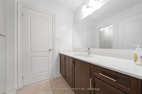 44 Pear Blossom Way, East Gwillimbury, ON L9N 0T1
