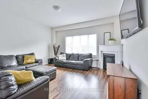 55 Tyndall Drive, Bradford West Gwillimbury, ON L3Z 4G7