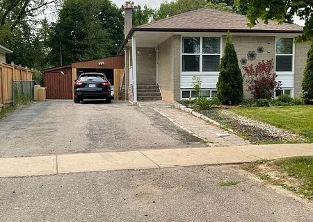 77 Murray Drive, Aurora, ON L4G 2C2