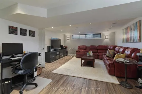 330 Gells Road, Richmond Hill, ON L4C 3A6