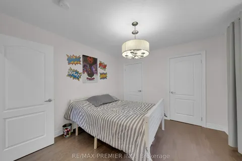 34 McDonnell Crescent, Bradford West Gwillimbury, ON L3Z 0S7