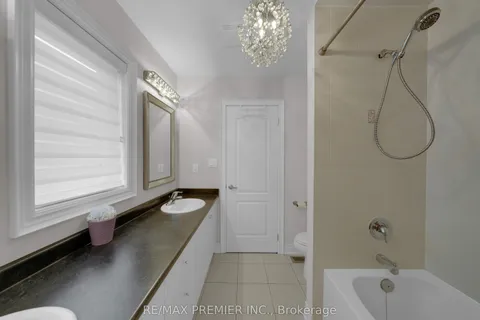 34 McDonnell Crescent, Bradford West Gwillimbury, ON L3Z 0S7