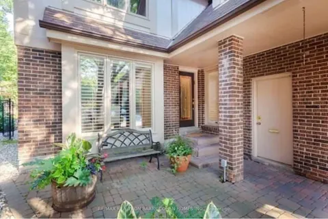 20 Grosvenor Court, Markham, ON L3T 5T5