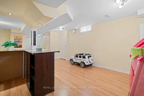 60 Hartford Crescent, Newmarket, ON L3X 2Z5