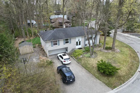 190 Beechwood Crescent, Newmarket, ON L3Y 1W3