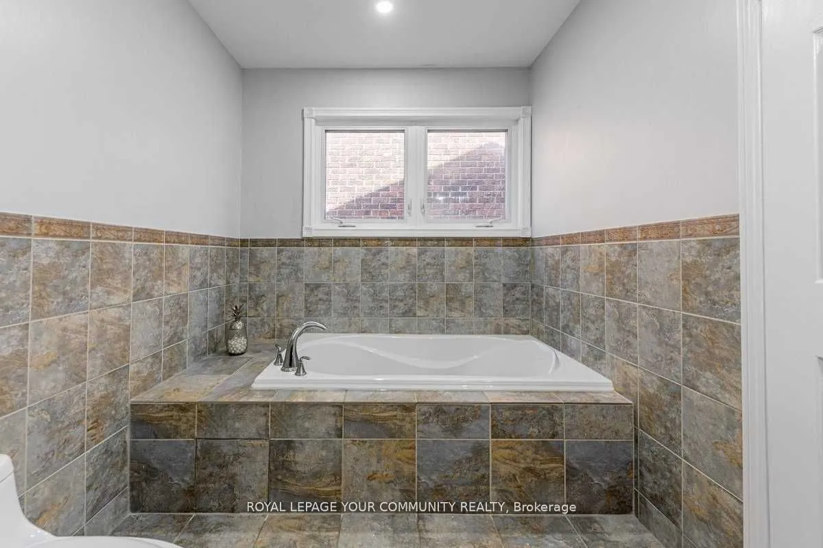 26 Millcroft Way, Vaughan, ON L4J 6P1