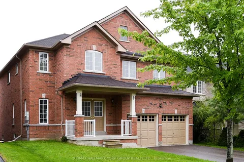 92 Memorial Gardens Way, Newmarket, ON L3X 3A7