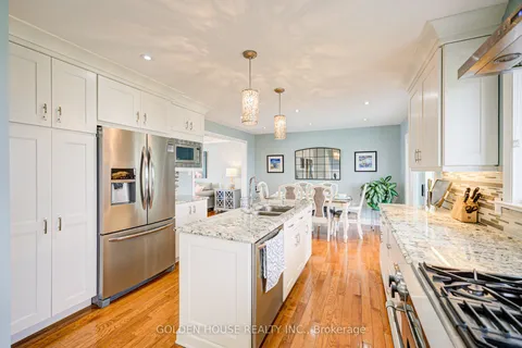 53 West Park Heights, Georgina, ON L4P 3T9