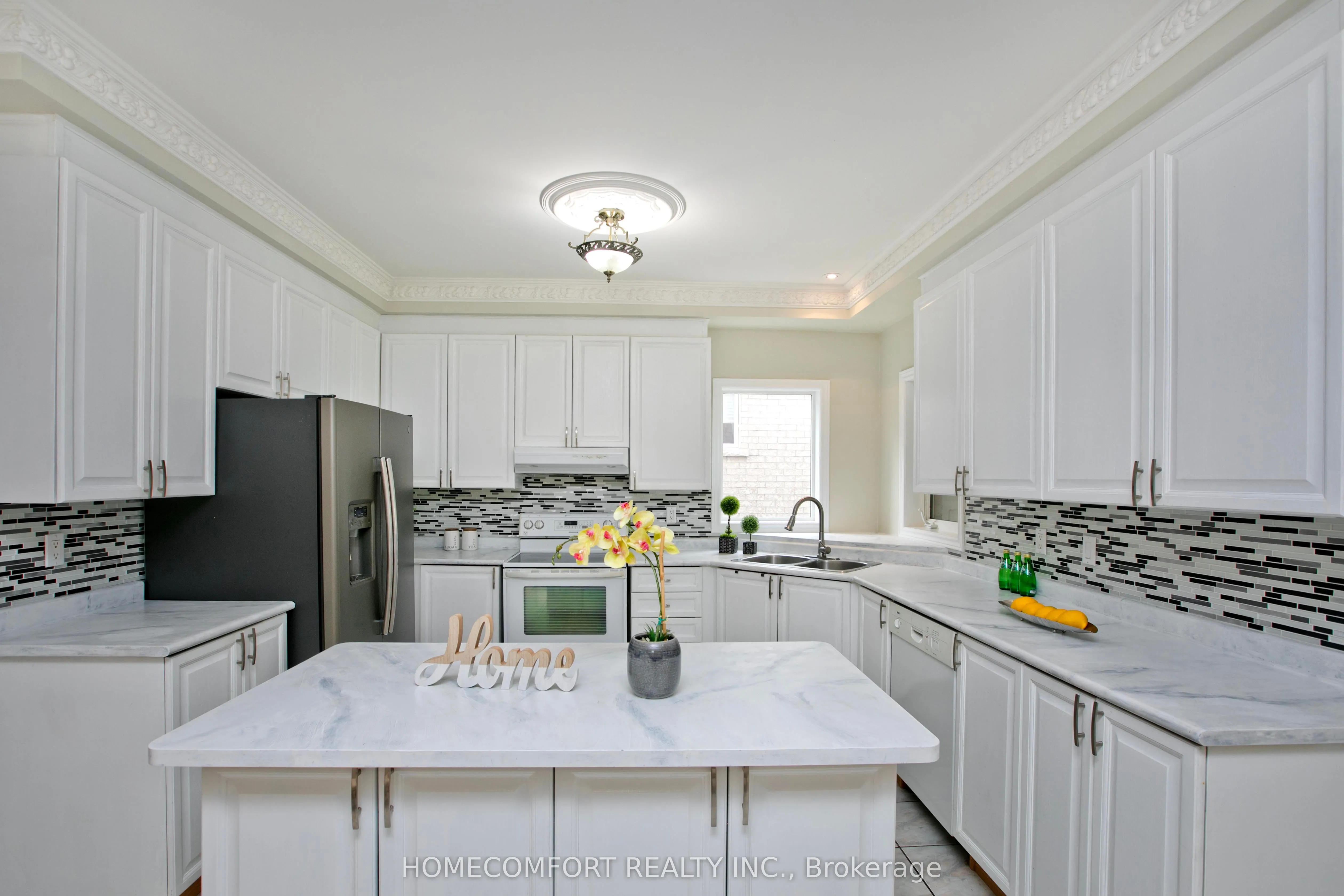 182 Siderno Crescent, Vaughan, ON L4L 9M5