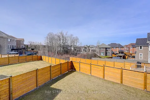 100 Woodhaven Avenue, Aurora, ON L4G 3Y2