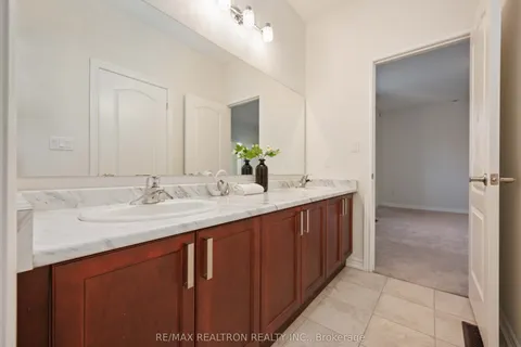 307 Reg Harrison Trail, Newmarket, ON L3X 0M2