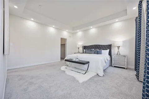 307 Reg Harrison Trail, Newmarket, ON L3X 0M2