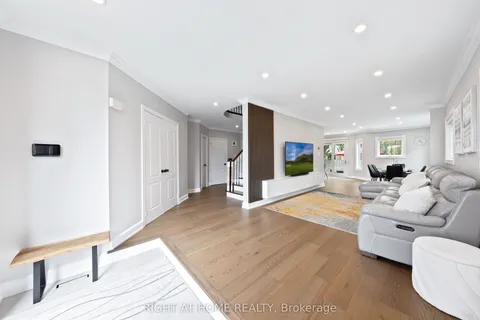 36 Crimson Court, Richmond Hill, ON L4C 0J5