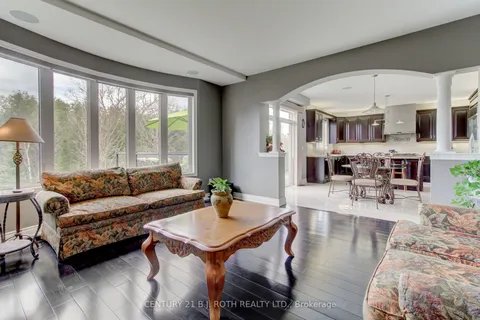 35 Manor Forest Road, East Gwillimbury, ON L0G 1M0