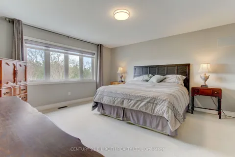 35 Manor Forest Road, East Gwillimbury, ON L0G 1M0