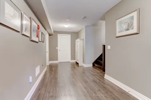 35 Manor Forest Road, East Gwillimbury, ON L0G 1M0