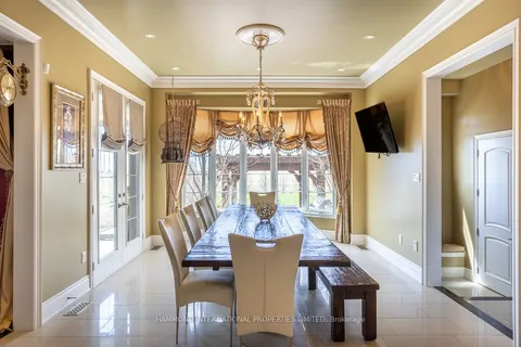 106 Stallions Court, Vaughan, ON L6A 4V5