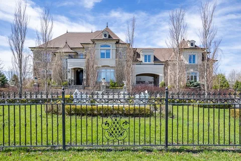 106 Stallions Court, Vaughan, ON L6A 4V5