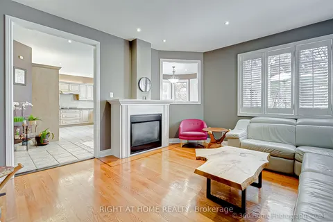 103 Oak Avenue, Richmond Hill, ON L4C 6R6
