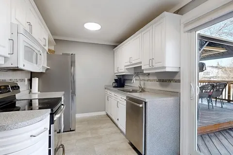 459 Sandford Street, Newmarket, ON L3Y 4S8