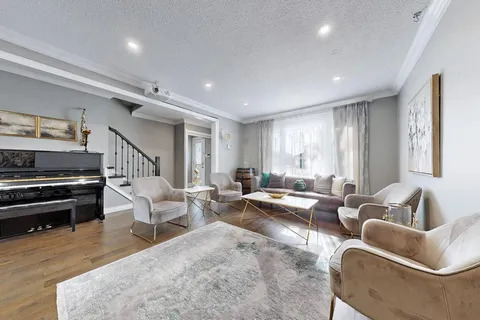 459 Sandford Street, Newmarket, ON L3Y 4S8