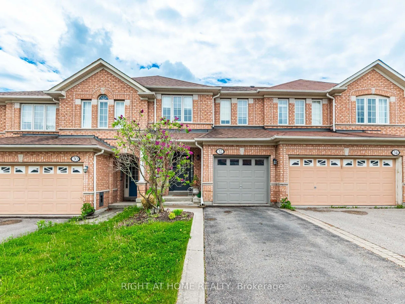 32 Millcliff Circle, ON L4G 7N7