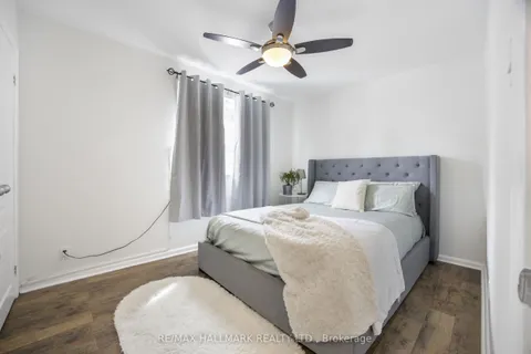 33 Patrick Drive, Aurora, ON L4G 2A6