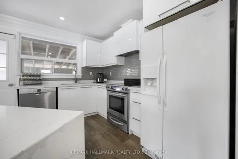 33 Patrick Drive, Aurora, ON L4G 2A6