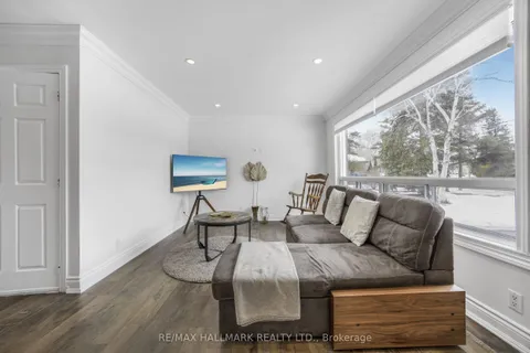 33 Patrick Drive, Aurora, ON L4G 2A6