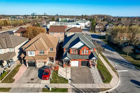 15 Echo Ridge Crescent, Vaughan, ON L4H 2J9