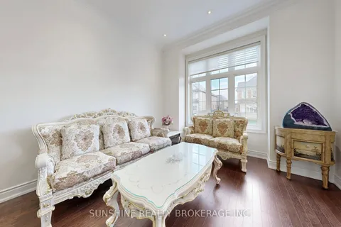 110 Novan Crescent, Aurora, ON L4G 0X7