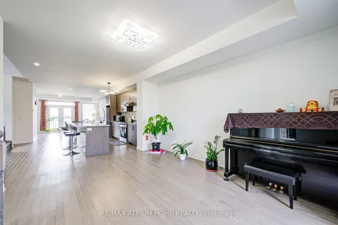 47 Puisaya Drive, Richmond Hill, ON L4E 1L2