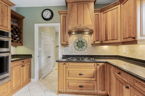 100 Colonel Wayling Boulevard, East Gwillimbury, ON L0G 1V0