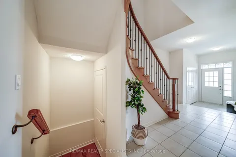 94 Fortis Crescent, Bradford West Gwillimbury, ON L3Z 0W2