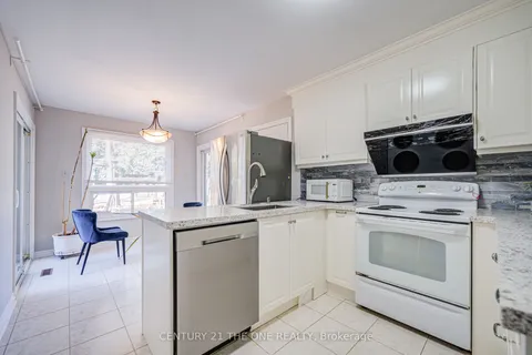 12 Featherstone Avenue, Markham, ON L3S 2E5