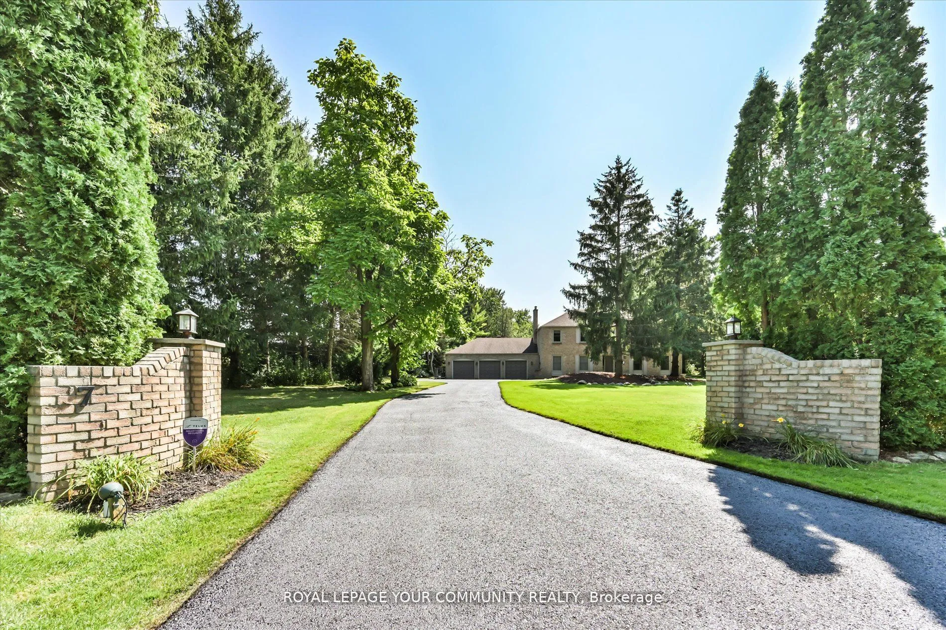 7 Skyview Lane, Aurora, ON L4G 6W5