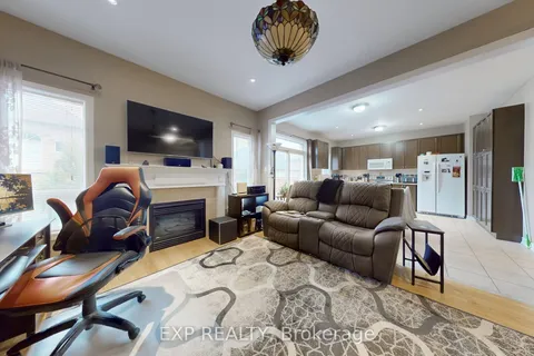 11 Bud Leggett Crescent, Georgina, ON L4P 0B7
