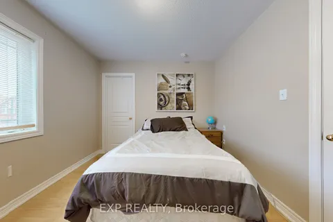 11 Bud Leggett Crescent, Georgina, ON L4P 0B7