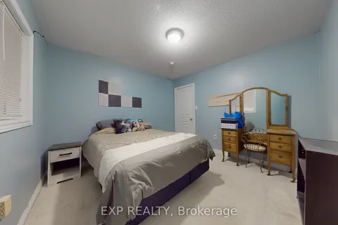 11 Bud Leggett Crescent, Georgina, ON L4P 0B7