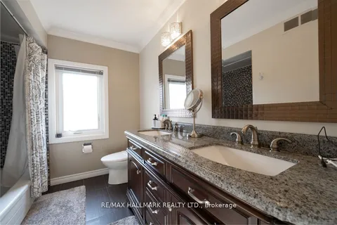 59 Oatlands Crescent, Richmond Hill, ON L4C 9P2