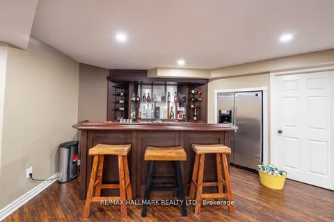 59 Oatlands Crescent, Richmond Hill, ON L4C 9P2